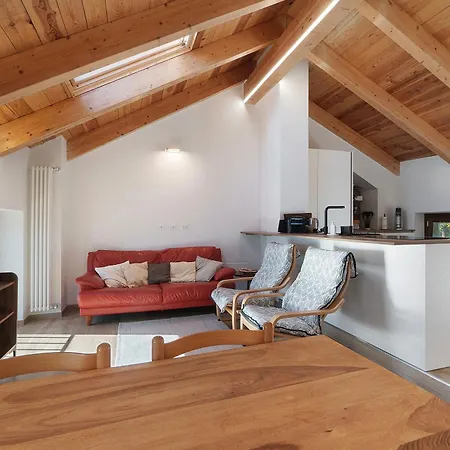 La Mansarda Di Crevari アパート